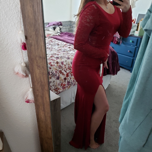 GORGEOUS maroon evening gown - Picture 2 of 6